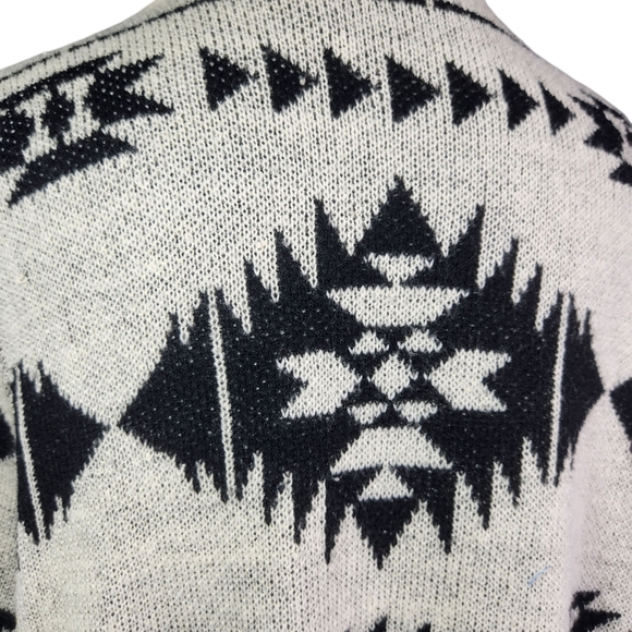 Love Culture Black and Cream Geometric Cardigan Open Front Medium Aztec Knit - Picture 4 of 10